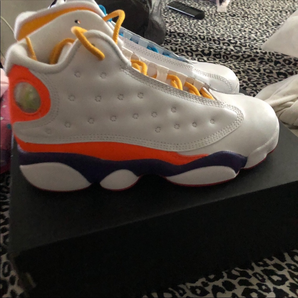 Little kid Jordan’s size 1y